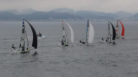 国足热身赛不敌乌兹别克1-2，聚焦11月世预赛迎战泰国韩国，澎湃快报！